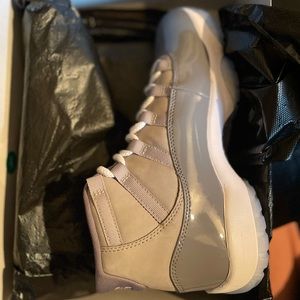 Selling my Air Jordans cool grey 12’s never worn